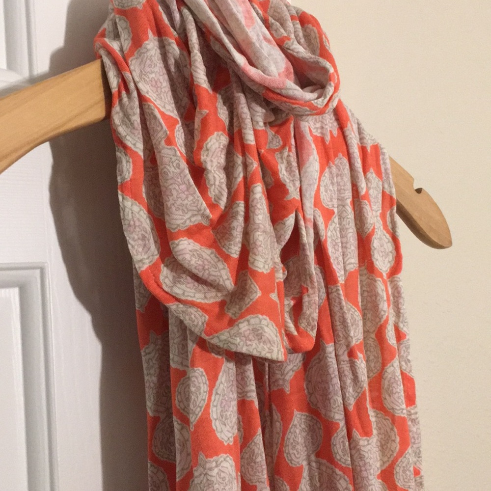 SOLD!! Scarf (BOGO 1/2 OFF ALL SCARVES 🤑)